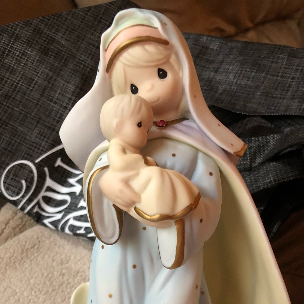 Precious Moments “Blessed Art Thou Amongst Women” Holy Mother Figurine